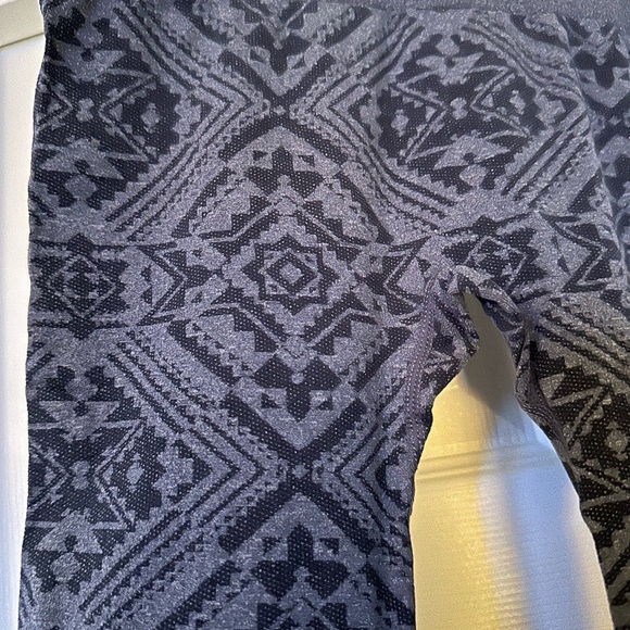 Aztec Capri Workout leggings​ - Picture 2 of 7